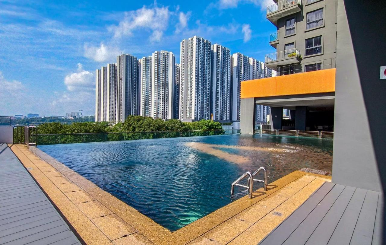Apartment Cozy Loft 2br Near Jb Ciq 7pax Johor Bahru